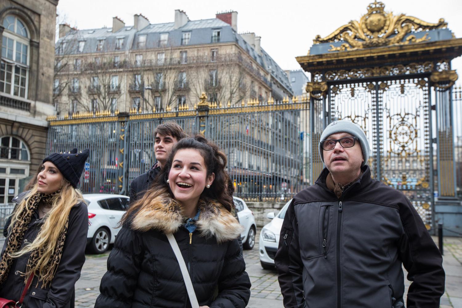 <a href='http://8dn7z.sdshty.com'>全球十大赌钱排行app</a>学院法语教授Pascal Rollet带领学生们到巴黎游学.